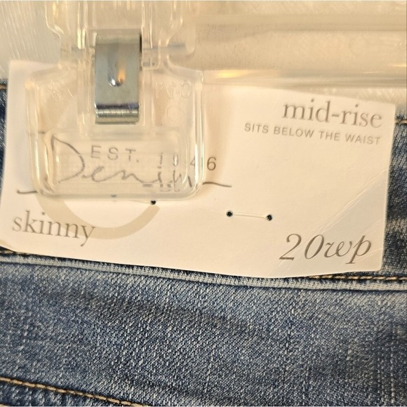 C Est 1946 Women Mid-Rise Straight Leg Jeans Size 20WP Distressed Rhinestone NWT - Picture 4 of 11